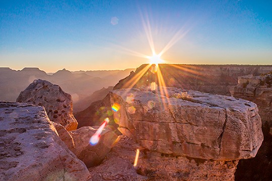 Ronny Behrendt, Grand Canyon rock (Landschaft, Berge, Gebirge, Grand Canon, Felsen, Amerika, Naturwunder, Fotografie, Landschaftsfotografie, Treppenhaus, Wohnzimmer, Wunschgröße, bunt)