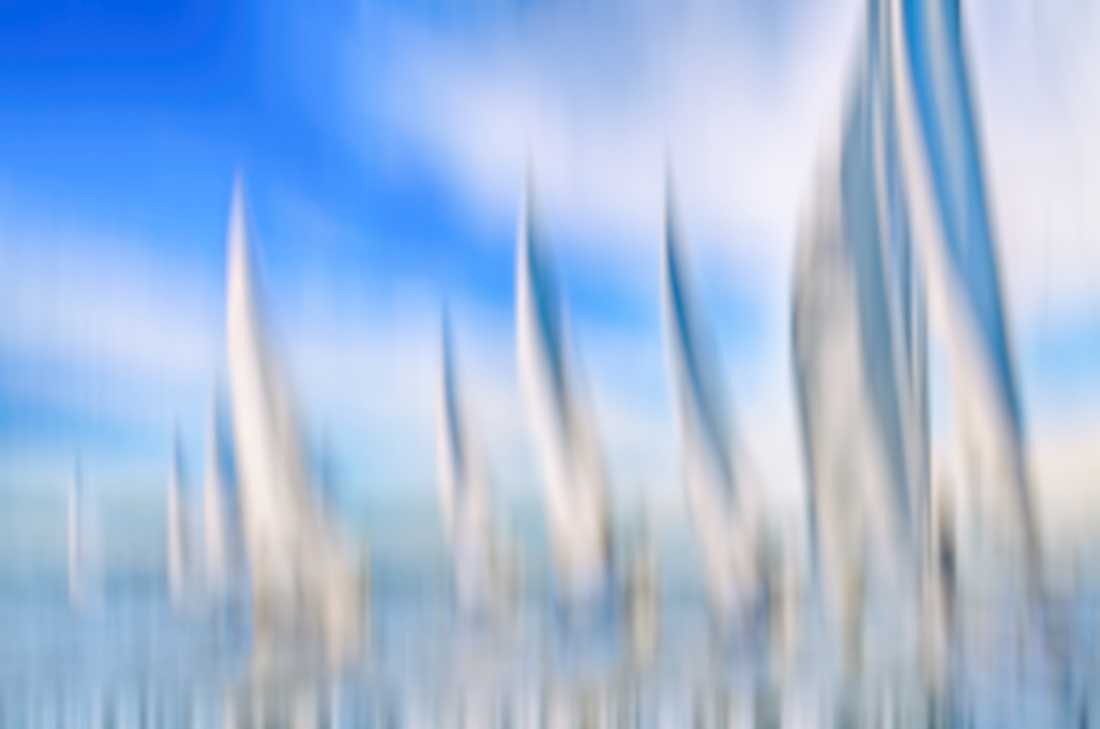 Irk Boockhoff, Regattastart (Segelboote, Regatta, Meeresbrise, Fotokunst, verschwommen, verwischt, unscharf, Treppenhaus, Wohnzimmer, Badezimmer, Wunschgröße, blau/weiß)