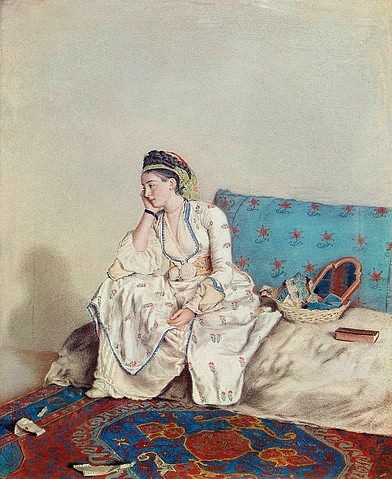 Jean-Étienne Liotard, Portrait von Marie Fargues auf einem Diwan (Frau des Künstlers). (Klassizismus, Portrait, Kostüm, junge Frau, Diwan, Teppich,  Spiegel, Korb, Buch, orientalisch, Künstlergattin, Wunschgröße, Wohnzimmer, Klassiker)