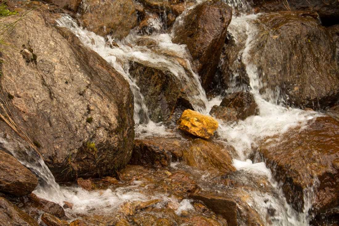Conny Krakowski, Naturgewalt (bach, fluss, Flusslauf, Flussbett, Wasserfall, strömung, Strom, sanft,  Landschaft, Urgewalten, Fotografie)