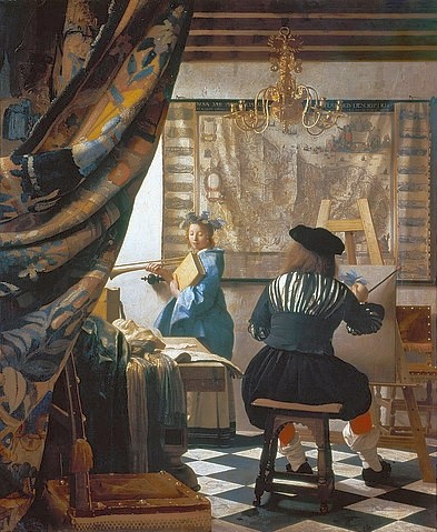 Jan Vermeer van Delft, Die Malkunst. Um 1666/68 (Wien,Kunsthistorisches Museum,Lwd.,Vermeer van Delft,Jan,1632-1675,Öl auf Leinwand,Vermeer,Jan Vermeer,Atelier,17. Jahrhundert,Barock,Beruf,Maler,Allegorie,Muse,Landkarte,Karte,Kronleuchter,Interieur,Staffelei,Rückenfigur,Vorhang,Model,Posaune,Malerei,Cli)