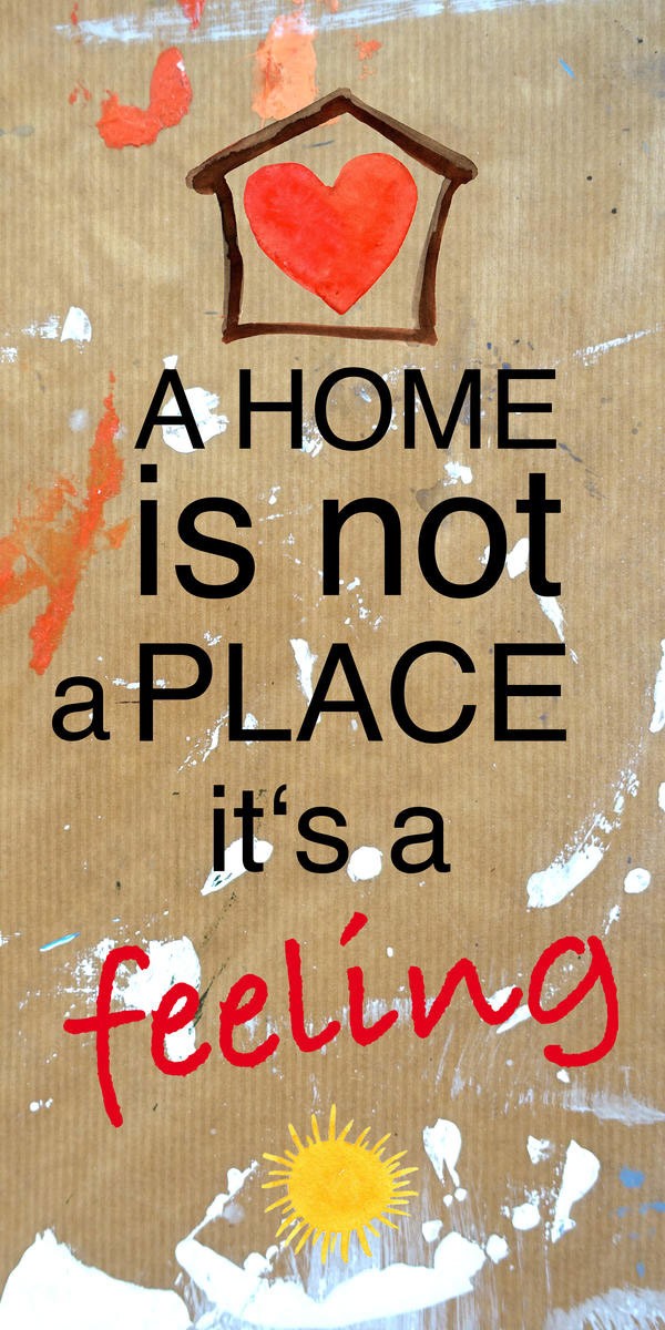 Renate Holzner, A Home is not a Place it's a feeling (Zuhause, Schutz, Gefühl, Wohlfühlen, Typografie, Inspiration, Grafik, Wunschgröße, Treppenhaus, bunt)
