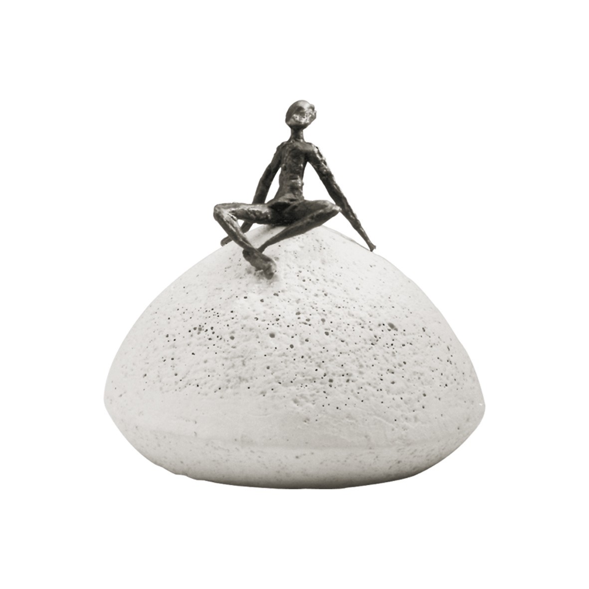 Luise Kött-Gärtner, Zeit der Entspannung, 10cm (Steinsockel, sitzende Figur, Entspannung, Inspiration, Skulpturen,  Bronze, Büro, Business, Wohnzimmer)