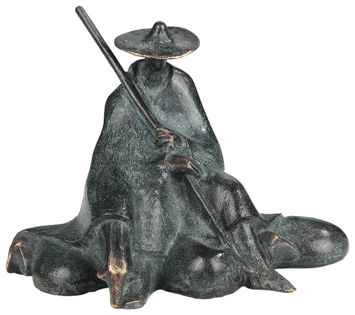Wolfgang Kreutter, Sitzender Schäfer, 14cm (Schäfer, Hirte, Hirtenstab, Schafe, Schutzmantel,  Skulpturen, Bronze, reduziert, Schlafzimmer, Wohnzimmer)