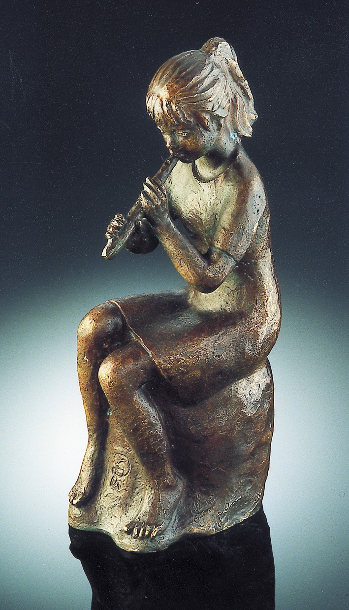 Fritz Pißarreck, Mädchen mit Flöte, 26cm (sitzendes Mädchen, Flöte, Flötenspielerin, Bronze, Skulptur, Figur, Wohnzimmer, Schlafzimmer)
