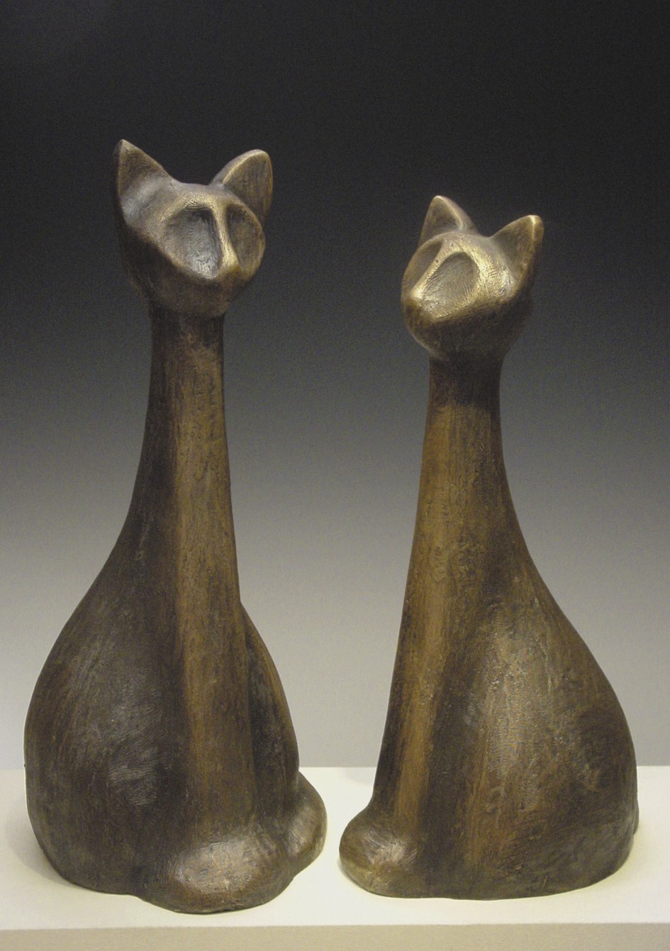 Kerstin Stark, Katze, 44cm (Katze, Tiere, reduziert, Eleganz, Galeria, Skulptur, Plastik, Bronze, Figur, Wohnzimmer, Büro, bronzefarben)