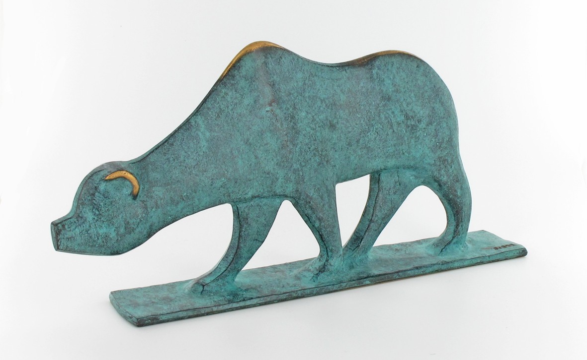 Raimund Schmelter, Bär, 15 x 29cm (Bär, Raubtier, kraftvoll,  reduziert, Tiere, Skulptur, Plinthe, Bronze, Metall, Plastik,  Wohnzimmer, Büro, Patina, bronzefarben)