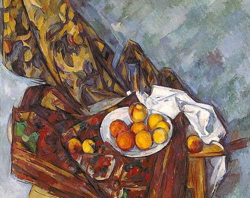 Paul Cézanne, Stilleben mit Früchten vor einem blumengemusterten Vorhang (Nature morte, rideau à fleurs, et fruits). 1904-06 (Post-Impressionismus,Privatbesitz,Stillleben,20. Jahrhundert,Öl auf Leinwand,1839-1906,Cézanne,Paul,Obststillleben,Cézanne, Paul 1839-1906,Spätwerk,Apfel,Äpfel,Obst,Früchte,Vorhang,Decke,Tisch,Serviette)