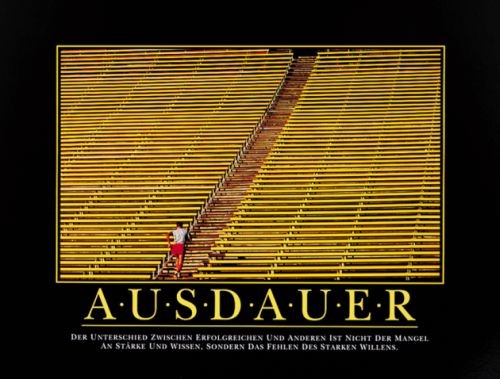 Motivation, Ausdauer (Herausforderungen, Ausdauer, Kampfgeist, Motivation, Inspiration, Sportler, Treppen, Stadiontreppen, Erfolg, Büro, Fotokunst, bunt)