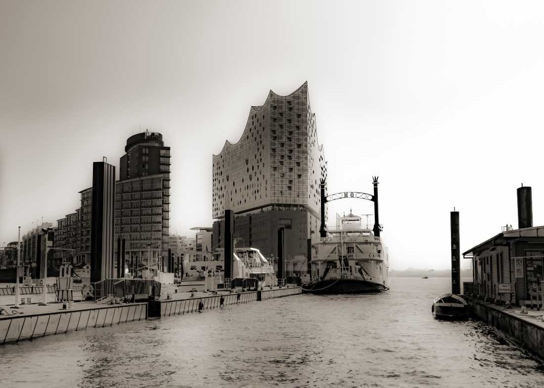 Konfiguration benutzen (Hafenstadt, Hamburg, Elbphilharmonie, Architektur, Hafen, Nostalgisch, maritim, Wunschgröße, Fotografie, Wohnzimmer, Treppenhaus, sepia)