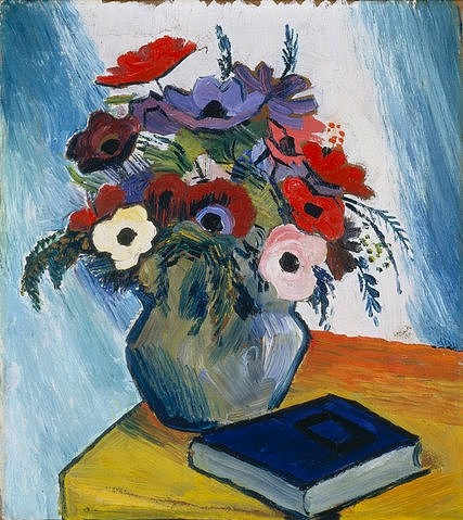 August Macke, Stillleben mit Anemonen und blauem Buch. 1911 (Macke,August,1887-1914,Münster,LWL-Museum für Kunst und Kultur<br>Westfälisches Landesmuseum,Öl/Pappe,August Macke,Expressionismus,deutscher Expressionismus,Stillleben,Blumenvase,Anemone,Buch,Interieur,20. Jahrhundert,Blumen)