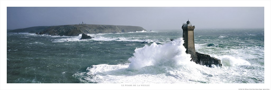 Philip Plisson, Pointe du Raz - Phare de la Vieille - Bretagne (Leuchtturm, Meer, Brandung, Wellen, Frankreich, Atlantik, Gischt, Meeresbrise, maritim, Fotokunst, Wohnzimmer, Badezimmer, Treppenhaus, bunt)