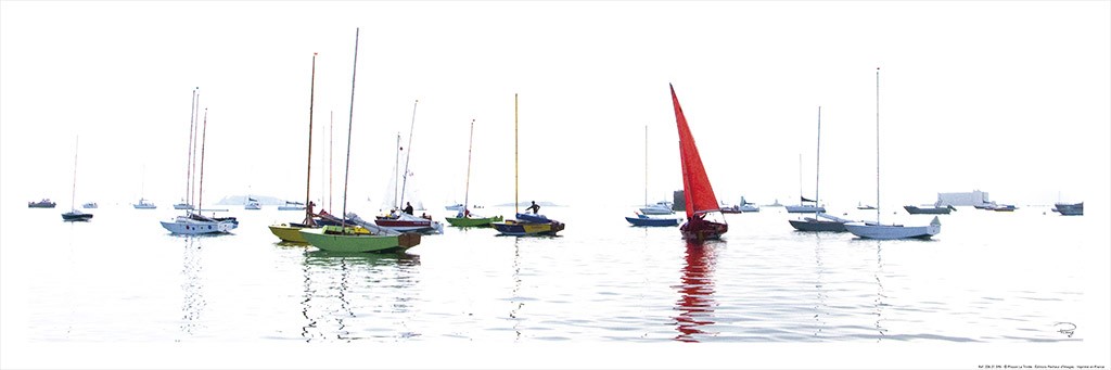 Philip Plisson, Caravelles au mouillage - Baie de Morlaix (Segelboote, Meeresbrise, Meer, Bretagne, Frankreich, Atlantik, Treppenhaus, Badezimmer, Wohnzimmer, maritim, Fotokunst, bunt)