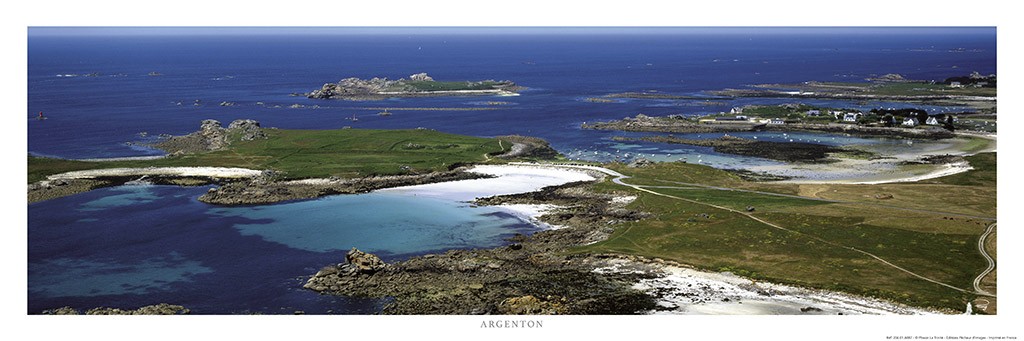 Philip Plisson, Argenton, Finistère, Bretagne (Luftbild, Meer, Meeresbise, Küste, Horizont, Treppenhaus,  Wohnzimmer, Frankreich, Fotokunst, bunt)