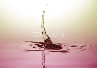 nasared, Wassertropfen, Tropfen, Water Drop (wasser, rieseln, wassertropfen, aufprall, aufsteigen, orange, blau, besinnung, bewegung, blase, close-up, energie, erfrischend, erfrischend, fallen, farbe, flüssigkeit, frisch, gefroren, trinken, wasser, klar, luftblasen, makro, meteor, nass, physi)