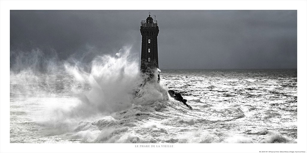 Philip Plisson, Le phare de La Vieille - Tempête Petra 2014 (Leuchtturm, Meer, Brandung, Frankreich, Atlantik, Gischt, Meeresbrise, Fotokunst, Wohnzimmer, Badezimmer, Treppenhaus, bunt)