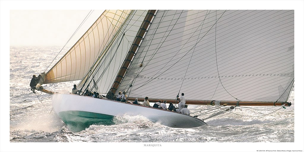 Philip Plisson, Mariquita - classic yacht (Segelschiff, Tempo, maritim, Geschwindigkeit, Segelsport, Meeresbrise, Meer, Treppenhaus, Badezimmer, Wohnzimmer, Photokunst, Fotokunst, bunt)