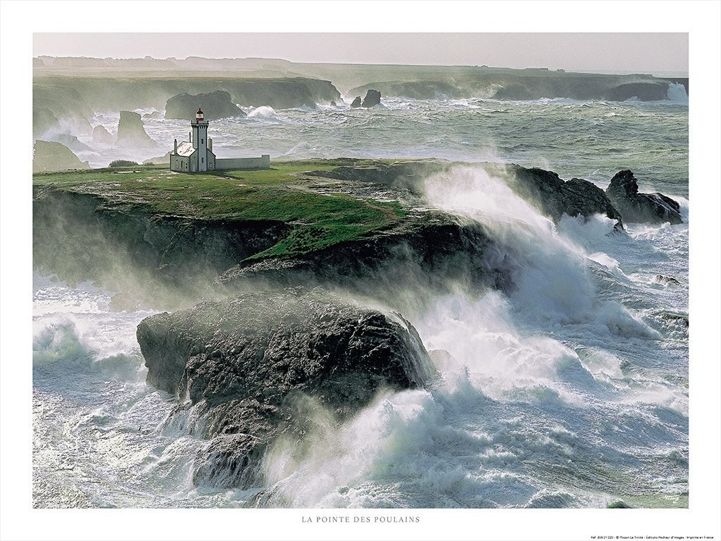 Philip Plisson, Avis de coup de vent sur les Poulains - Belle-ile - Morbihan - Bretagne (Leuchtturm, Meer, Brandung, Felsenküste, Frankreich, Atlantik, maritim, Meeresbrise, Fotokunst, Wohnzimmer, Badezimmer, Treppenhaus, bunt)