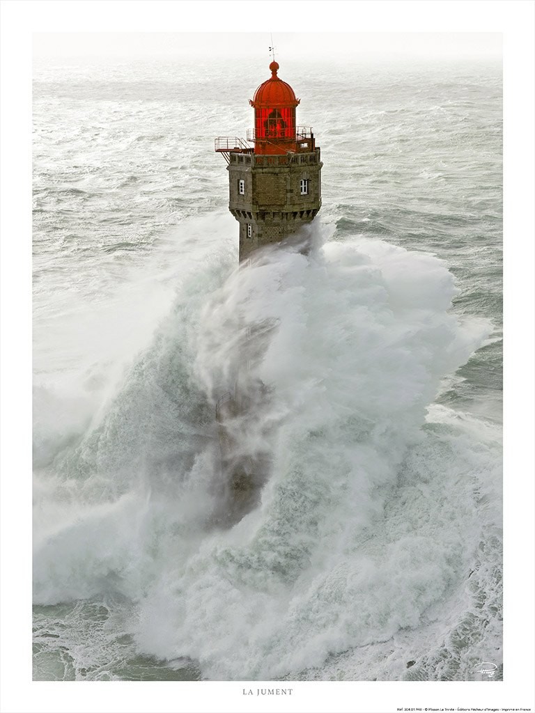 Philip Plisson, Le phare de la Jument - Tempête Petra (Leuchtturm, Meer, Brandung, Frankreich, Atlantik, Gischt, Meeresbrise, maritim, Fotokunst, Wohnzimmer, Badezimmer, Treppenhaus, bunt)