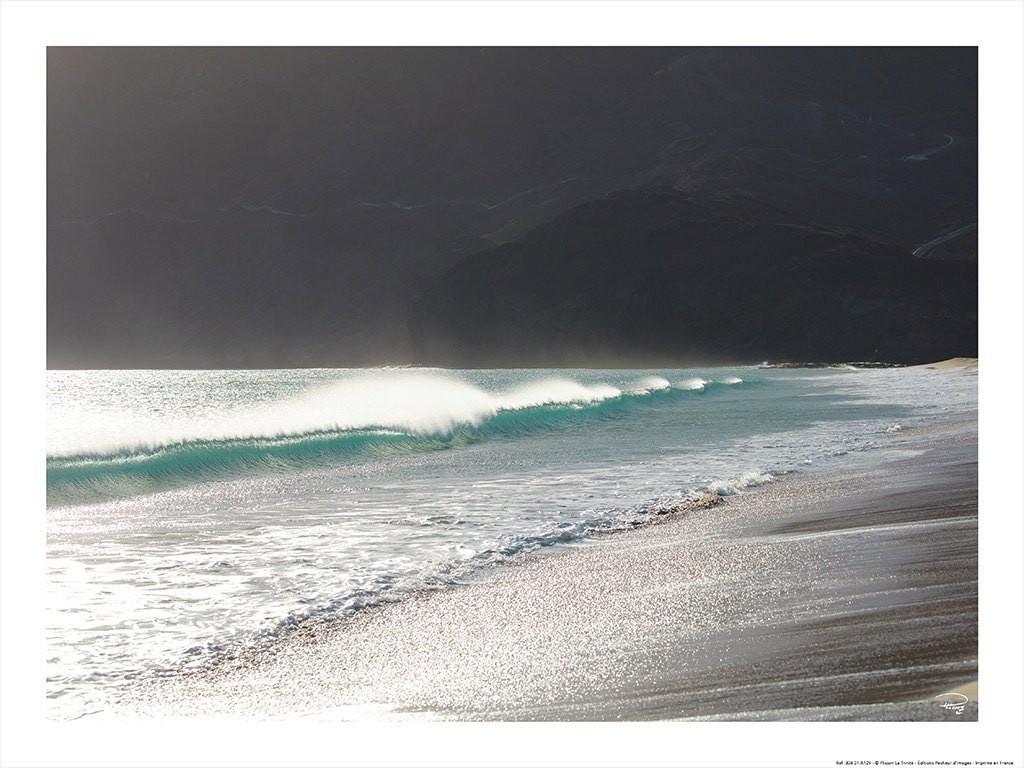 Philip Plisson, Ombre et lumière sur le Cap vert (Meer, Wellen, Strand, Sand, Einsamkeit, Schatten, Horizont,    maritim, Kap Vert, Afrika, Treppenhaus,  Wohnzimmer, Frankreich, Fotokunst, bunt)