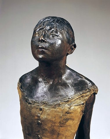 Edgar Degas, Die kleine Tänzerin von vierzehn Jahren (Detail). 1879-81 (Degas,Edgar,1834-1917,Christie's Images Ltd,Bronze,mit brauner Patina,petite danseuse de quatorze ans,Edgas Degas,Tänzerin,Kopf,erhobenes Kinn, französischer impressionismus,französisch,impressionistisch)
