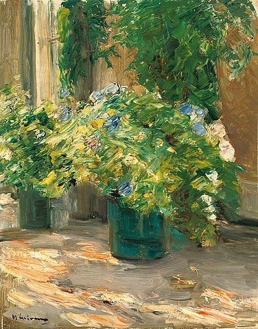 Max Liebermann, Blumentöpfe vor dem Haus. 1926 (Christie's Images Ltd,Liebermann,Max,1847-1935,Öl auf Leinwand,20. Jahrhundert,Impressionismus,Max Liebermann,Blumen,Blumenstrauß,Wannsee,Garten,Blumentopf,Topfpflanze,impressionistisch,grün,draußen)