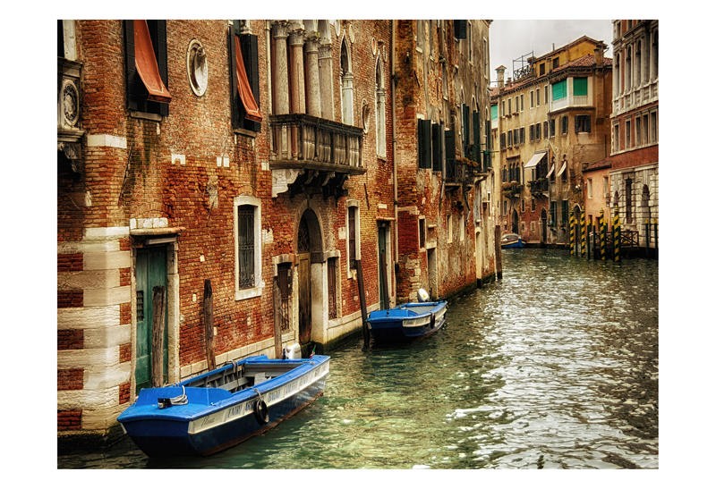 Danny Head, DOCKED (Venedig, Stadt, Italien, Kanal, Wasserstraßen, Archtektur, Gebäude, historisch, Wohnzimmer, Treppenhaus, Arztpraxis, Fotokunst, Wunschgröße, bunt)