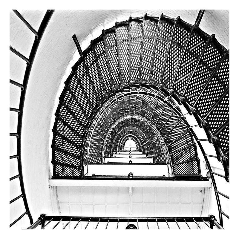 Sandro De Carvalho, STAIRS I (Treppenhaus, Architektur, Spirale, Perspektive, Wendeltreppe, Wohnzimmer, Treppenhaus, Büro, modern, Fotokunst, Wunschgröße, schwarz/weiß)
