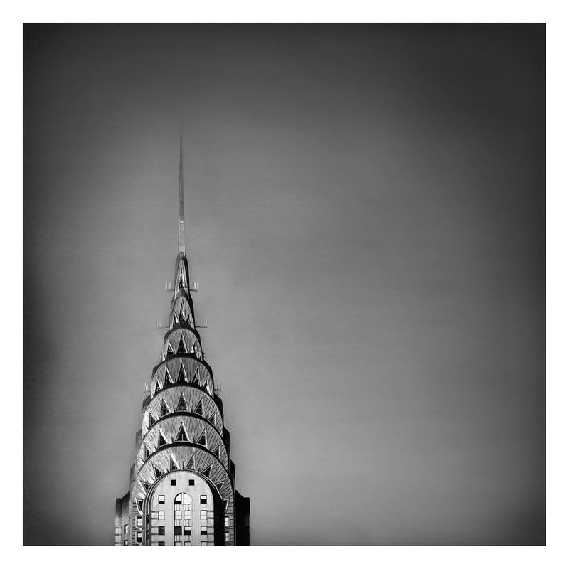 Tracey Telik, SILVER CHRYSLER I (NNew York, Hochhaus, Wolkenkratzer, Chrysler Building, Dachspitze, Architektur,  Wunschgröße, Wohnzimmer, Fotokunst, schwarz/weiß)