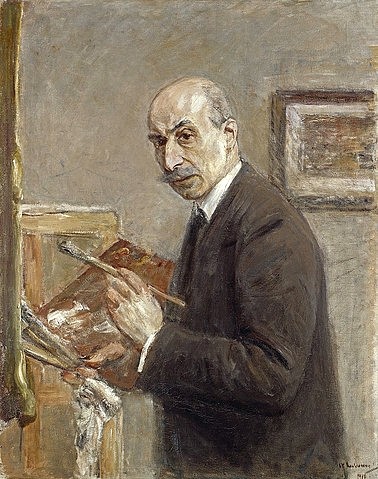 Max Liebermann, Selbstbildnis. 1916 (Liebermann,Max,1847-1935,Hannover,Landesmuseum,Öl auf Leinwand,20. Jahrhundert,Portrait,Impressionismus,Max Liebermann,Maler,Künstler,Pinsel,Palette,Anzug,halten,Selbstbefragung,Mann,Alter,Berliner Secession,Malerfürst,gedrehter Kopf,Blickkontakt)