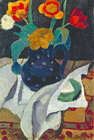 Paula Modersohn-Becker, Stillleben mit Tulpen in blauem Topf. 1907 (Hannover,Landesmuseum,Modersohn-Becker,Paula,1876-1907,Pappe,20. Jahrhundert,Stillleben,auf Hartfaser,Paula Modersohn-Becker,Blumen,Blumenstrauß,Tulpe,Tulpen,Tulpenstrauß,Frühlingsblumen,Vase,Frühlingsstrauß,angeschnitten,Tischtuch,Schnittblumen,Tuch,Tulp)