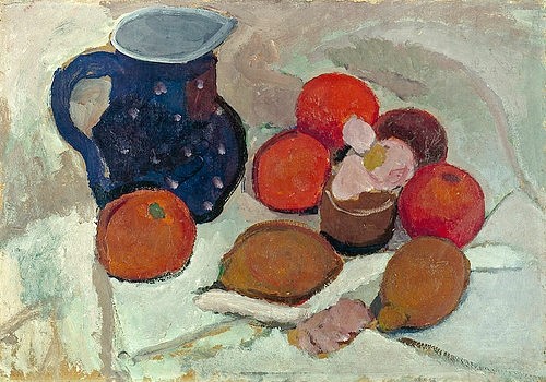 Paula Modersohn-Becker, Stillleben mit blauem, weißgetüpfeltem Krug (II). 1906 (Hannover,Landesmuseum,Modersohn-Becker,Paula,1876-1907,Pappe,20. Jahrhundert,Stillleben,auf Hartfaser,Paula Modersohn-Becker,Stilleben,Krug,Milchkrug,Porzellankrug,getupft,gepunktet,blau,Blüte,Zitrone,Orangen,Orange)