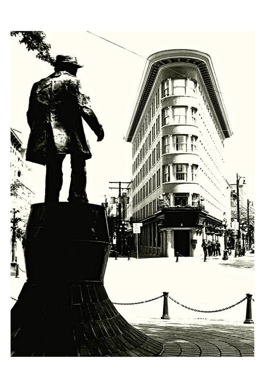 Sandro De Carvalho, VANCOUVER FLATIRON II (Vancouver, Columbus Tower,
Städte, Architektur,  Gebäude, historisch, Statue, Gassy Jack,   Metropole, Nostalgie,  Fotokunst, Wunschgröße, Wohnzimmer, Büro, Treppenhaus, schwarz/weiß)