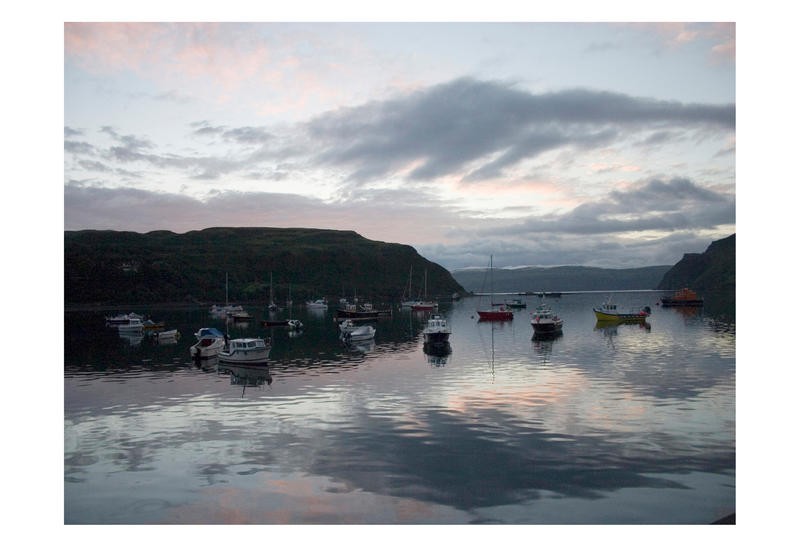 F+S Parker, THE QUIET HARBOUR (Landschaft, See, bucht, Horizont, Sonnenuntergang, Boote, Hafen, maritim, Fotografie, Wunschgröße, Wohnzimmer, Treppenhaus, bunt)