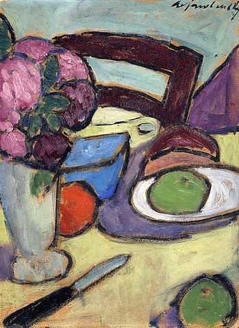 Alexej von Jawlensky, Stillleben mit Stuhl und Blumenvase. 1906 (Jawlensky,Alexej von,1864-1941,Christie's Images Ltd,Öl/Karton,20. Jahrhundert,Stillleben,Alexej Von Jawlensky,blauer Reiter,Apfel,Stuhl,Tisch,Blumenvase,Messer,Stilleben,Vase,Expressionismus,angeschnitten,Objekte,niemand,Blumenstrauß)
