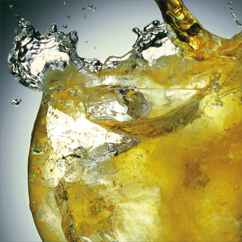 Barry Seidmann, SPLASH II (Glas, Wasser, Zitronen, Frische, spritzig, Erfrichung, Esszimmer, Bar, Gastronomie, Fotokunst, Nahaufnahme, Wunschgröße, bunt)