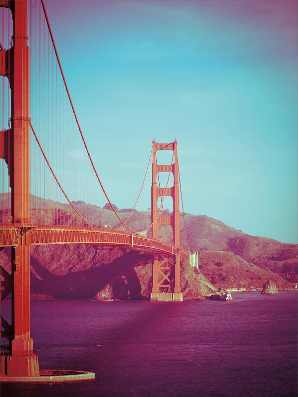 Sonja Quintero, RETRO GOLDEN GATE (Golden Gate Brücke, Architektur, Wahrzeichen, San Francisco, Sehenswürdigkeit,  Fotografie, Wohnzimmer, Wunschgröße, bunt)