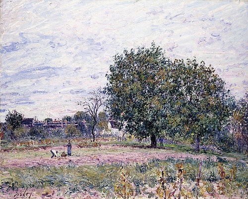 Alfred Sisley, Walnussbäume im Abendlicht - Anfang Oktober (Les Noyers, Effet de Soleil Couchant - Premiers Jours d'Octobre). 1882 (Landschaft, Landschaftsmalerei, Spätsommer, Bäume, Walnüsse, Blumenwiese, Abendstimmung, Frankreich, Idylle, Wohnzimmer, Treppenhaus, Impressionismus, Klassische Moderne, Malerei, Wunschgröße, bunt)