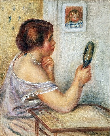 Pierre-Auguste Renoir, Gabrielle einen Spiegel haltend oder Marie Dupuis einen Spiegel haltend mit einem Porträt von Coco. (Ursprünglich hielt man das Modell für Gabrielle Renard, inzwischen eher für Marie Dupuis, beide lebten in Renoirs Haushalt. Coco is (Portrait, Gabrielle, Marie Dupuis, Coco, Handspiegel, Halskette, Anprobe, Interieur, Impressionismus, klassische Moderne, Wunschgröße, Wohnzimmer, Malerei)