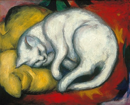 Franz Marc, Die weisse Katze. 1912 (Marc,Franz,1880-1916,Halle,Museum Moritzburg,Öl/Pappe,Franz Marc,20. Jahrhundert,Expressionismus,expressionistisch,Blaue Reiter,Tier,Haustier,Kissen,Katze,weiß,weiße,schlafen,dösen,kuscheln,rein,schnurren,gemütlich,Zuhause,Pfoten,Pfote,Samtpfoten,schmusen)