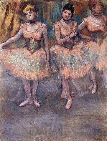 Edgar Degas, Drei Tänzerinnen vor dem Exercice (Trois Danseuses avant l'Exercice). Um 1880 (Pastell/Papier,Degas,Edgar,1834-1917,Impressionismus,19. Jahrhundert,Christie's Images Ltd,Edgar Degas,1880,drei,Tänzerin,Tänzerinnen,Ballett,Ballerina,Ballerinas,Tutu,warten,Seite an Seite,Bühne,rosa,fleischfarben,Tutus, französischer impressionismus,fra)