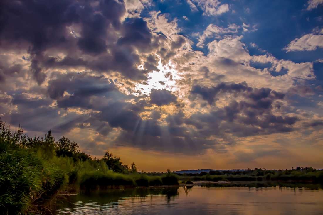 Conny Krakowski, Am See (Abendstimmung, See, Weiher, Wolken, Sonnenuntergang, Ruhe, Stille, Rast, Pause, Fotografie)