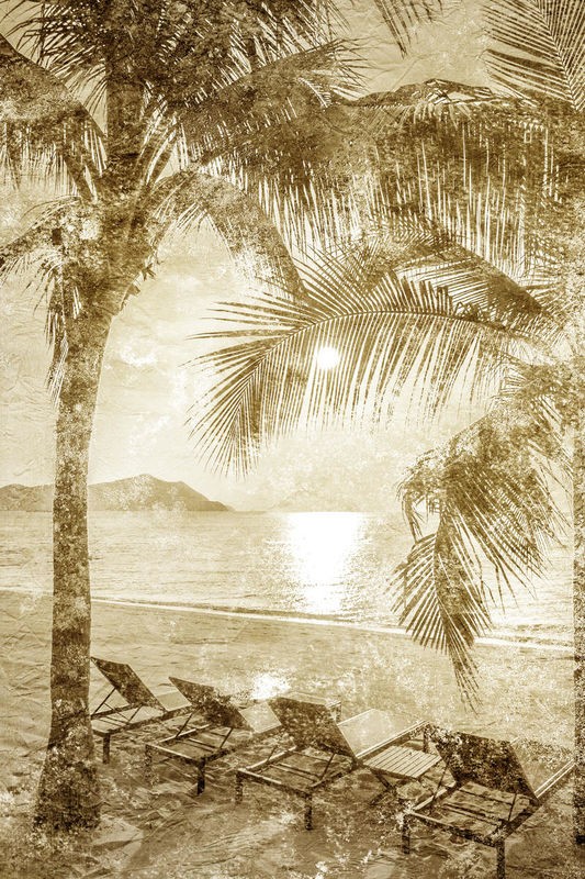 Kimberly Allen, A Day at the Beach 2 (Strand, Meer, Palmen, Urlaub, Sand, Liegestühle, Meeresbrise, Fotokunst, Treppenhaus, Badezimmer, Wohnzimmer, Wunschgröße, sepia)