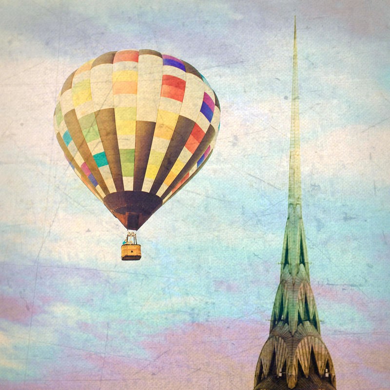 Ashley Davis, Chrysler Balloon (Heißluftballon, Reisen,  schweben,  Chrysler Building, Wohnzimmer, Treppenhaus, Büro, modern, Fotokunst, Wunschgröße, bunt)