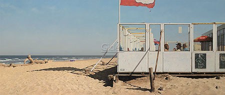 Peter van der Ploeg, Paal 12  (Malerei, modern, Fotorealismus, Meeresbrise, maritim, Meer, Strandcafe, Urlaub Strand, Horizont, Treppenhaus, Wohnzimmer, bunt)