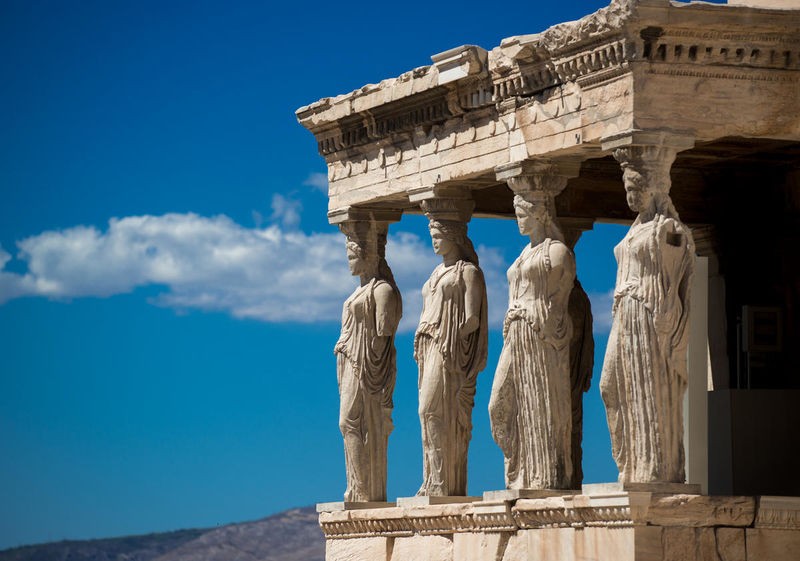 Vladimir Kostka, Acropolis Statues (Athen, Acropolis, Tempel, Statuen, Erechteion, Kanephore, Karyiatiden, Architrav, Antike, Städte, Architektur, Wunschgröße, Fotografie, Wohnzimmer, Treppenhaus, bunt)