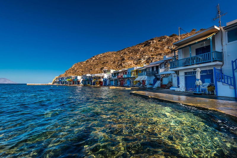Vladimir Kostka, Milos Houses (Landschaften, Milos, Griechenland, Insel, Küste, Meer, Meerwasser, Meeresbrise, Fotografie, Wunschgröße, Wohnzimmer, Treppenhaus, bunt)