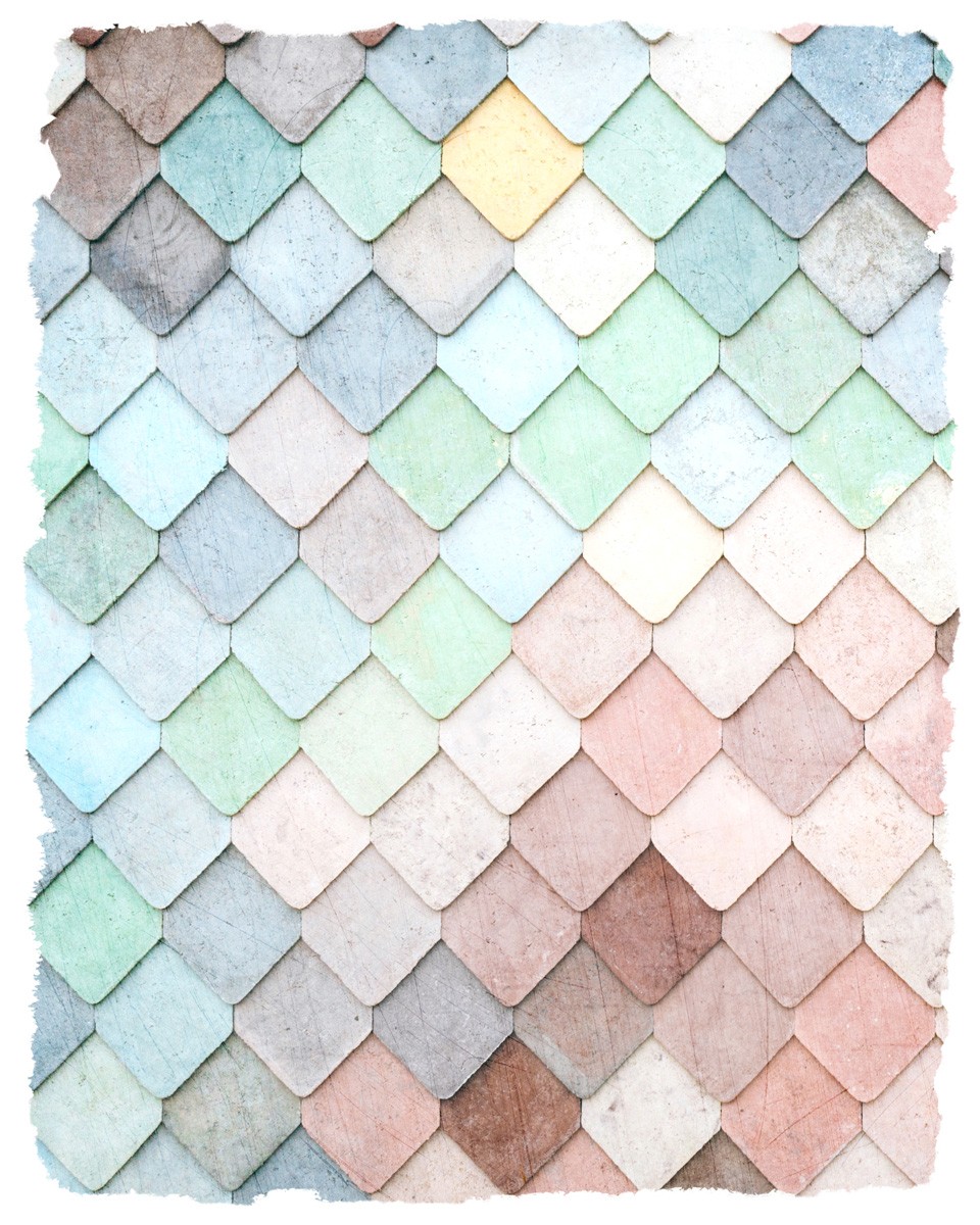 Kimberly Allen, Tiled 1 (Muster, Dachziegel, Rauten, Farbverlauf,  Grafik, Wohnzimmer, Treppenhaus, Wunschgröße, retro, bunt)