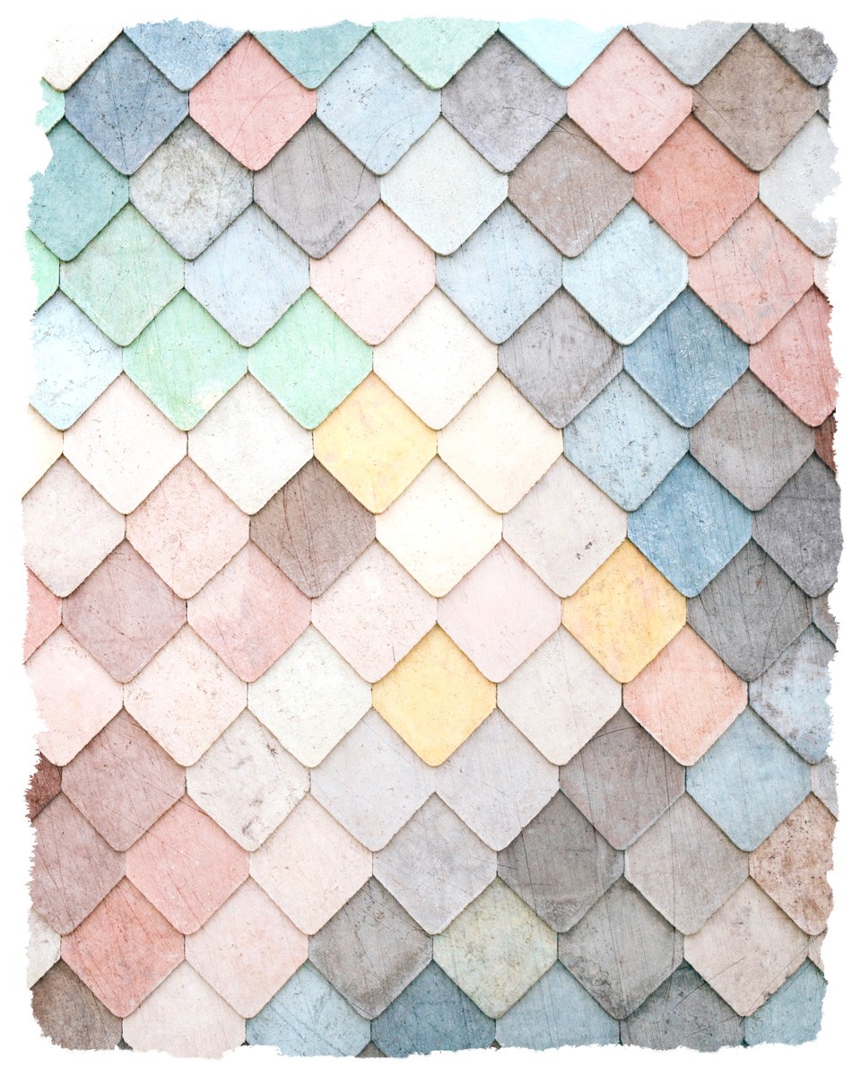 Kimberly Allen, Tiled 2 (Muster, Dachziegel, Rauten, Farbverlauf,  Grafik, Wohnzimmer, Treppenhaus, Wunschgröße, retro, bunt)