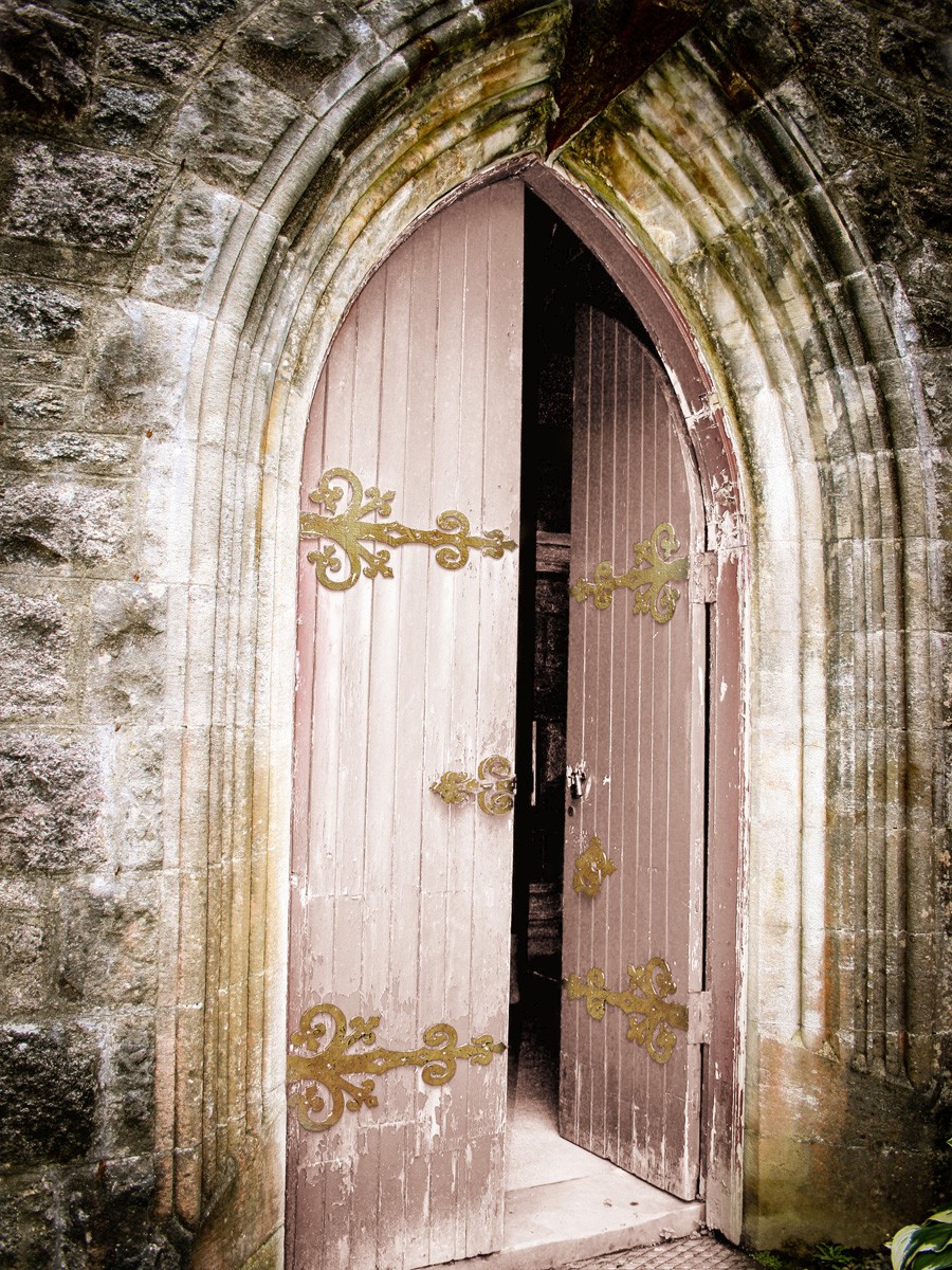 Sheldon Lewis, Soft Toned Vintage Door (Architektur, Tor, Pforte, Portal, historisch, Wohnzimmer, Treppenhaus, Schlafzimmer, Wunschgröße, Fotokunst, bunt)